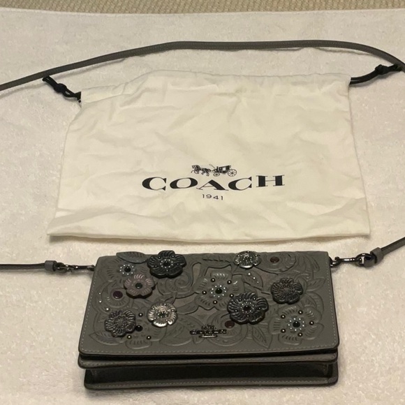 Coach crossbody with tea rose tooling, new never carried - Picture 4 of 14